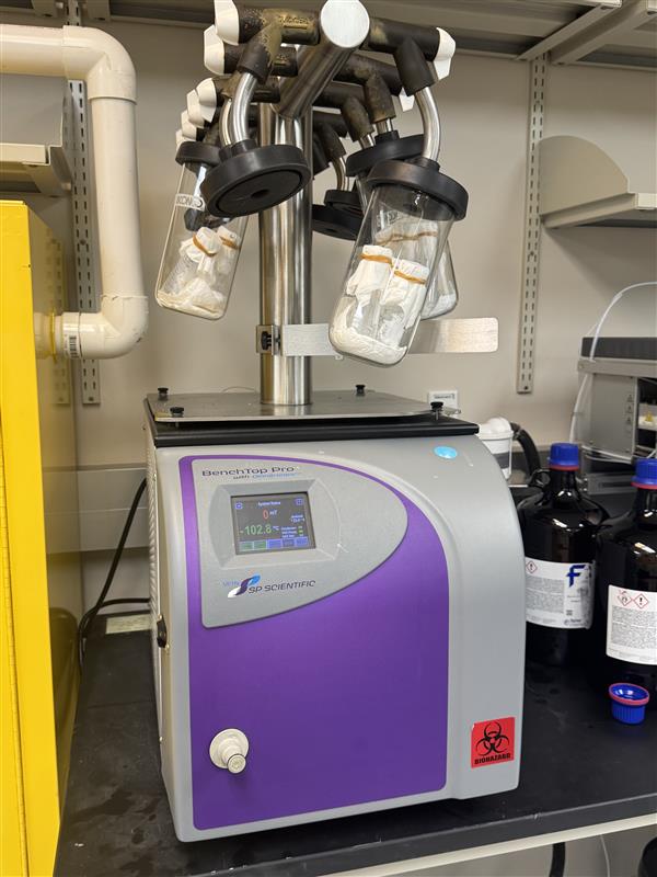 Riotu Lab Lab Tour - Liu Lab